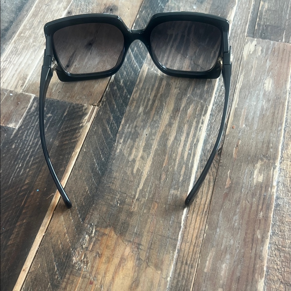 Gucci Oversized Square Black Women’s Sunglasses - Picture 6 of 12
